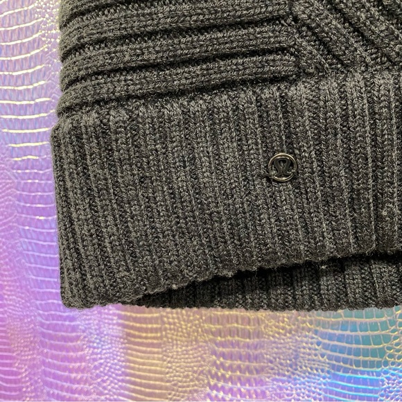 💕 LULULEMON movement neck warmer in heathered black, 100% merino wool knit luxe - Picture 7 of 8